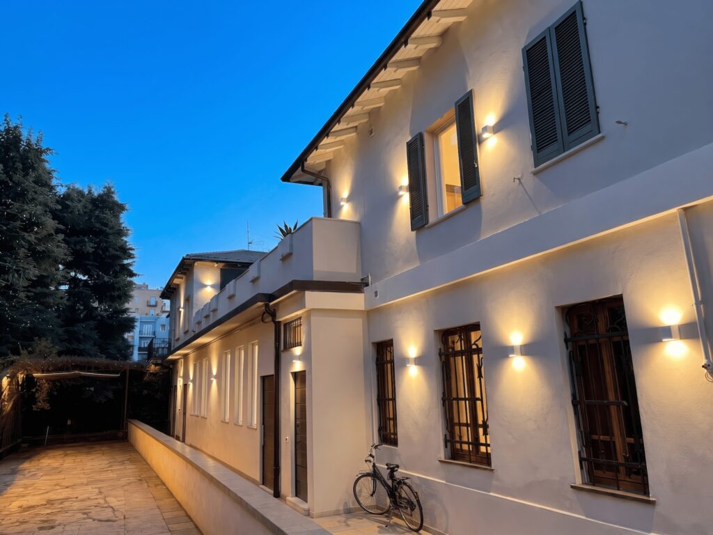 Fotoinserimento con simulazione dell illuminazione notturna sul fronte interno, progetto Salama a Brescia